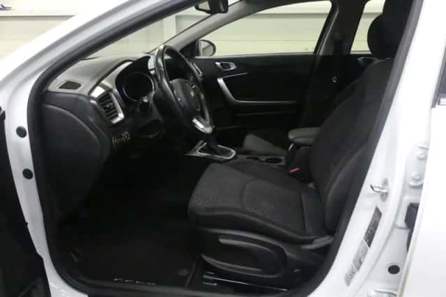Kia Ceed (2021) thumbnail 2