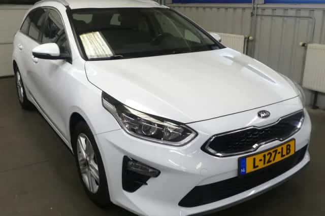 Kia Ceed (2021) thumbnail 3