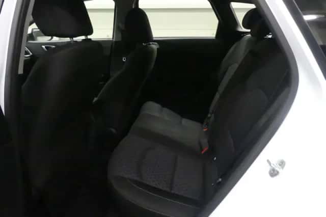 Kia Ceed (2021) thumbnail 4