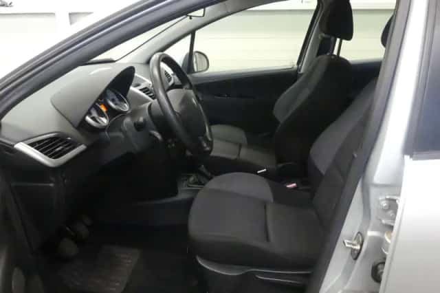 Peugeot 207 (2010) thumbnail 2