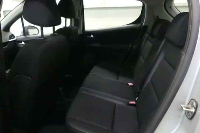 Peugeot 207 (2010) thumbnail 4