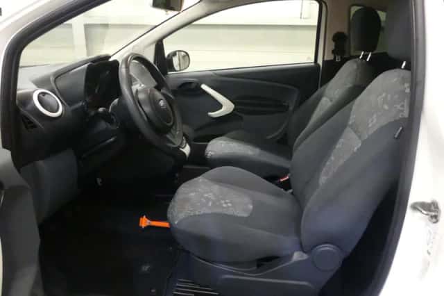 Ford Ka (2011) thumbnail 2
