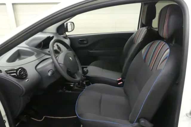 Renault Twingo (2012) thumbnail 2