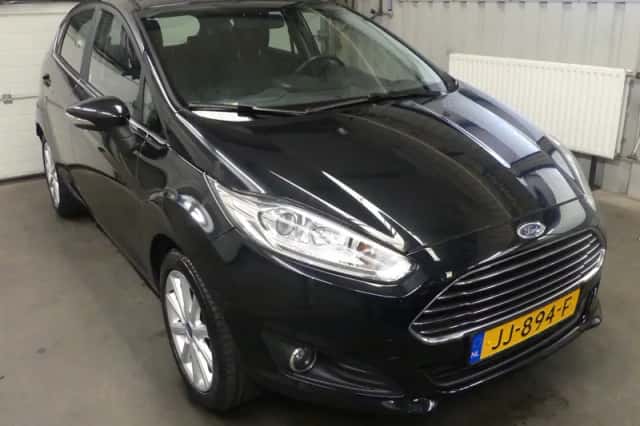 Ford Fiesta (2016) thumbnail 3