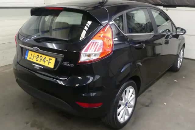 Ford Fiesta (2016) thumbnail 5