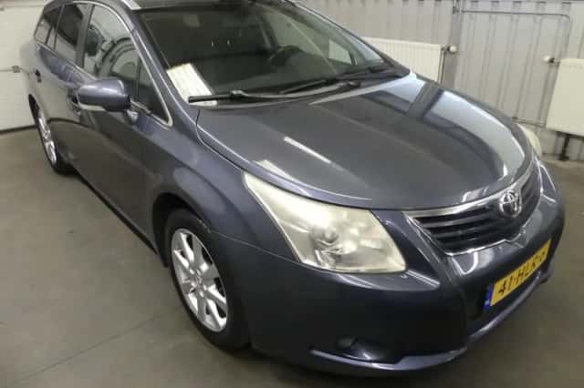 Toyota Avensis (2009) thumbnail 3