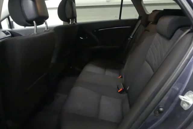 Toyota Avensis (2009) thumbnail 4