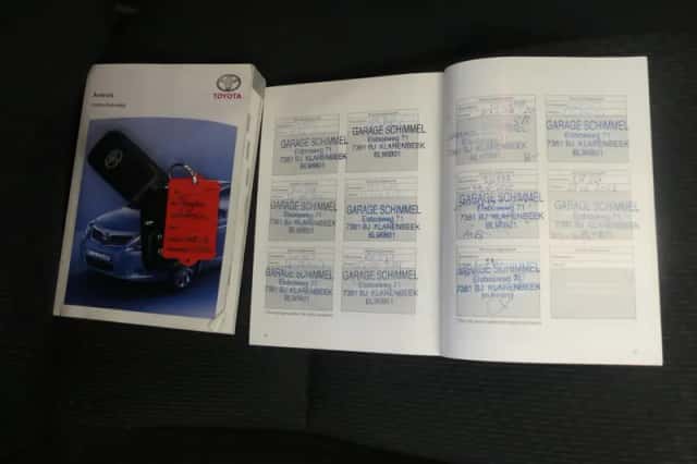 Toyota Avensis (2009) thumbnail 5