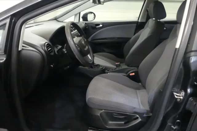 SEAT Leon (2011) thumbnail 2