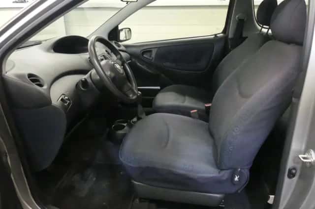 Toyota Yaris (2003) thumbnail 2