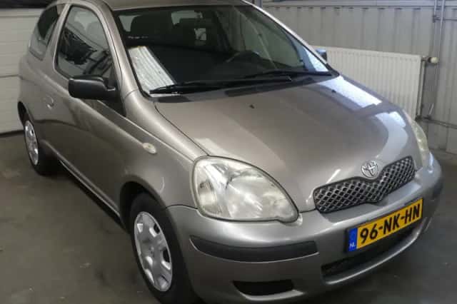 Toyota Yaris (2003) thumbnail 3