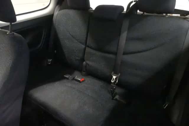 Toyota Yaris (2003) thumbnail 4