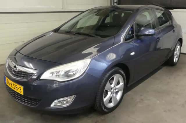Opel Astra (2010) thumbnail 1
