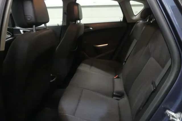Opel Astra (2010) thumbnail 4