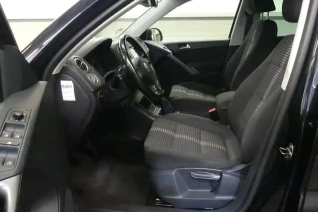 Volkswagen Tiguan (2009) thumbnail 2