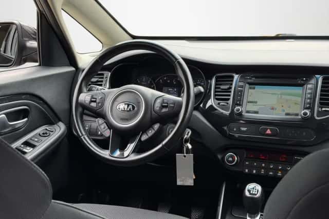 Kia Carens (2016) thumbnail 2