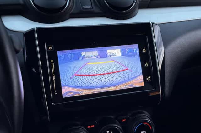 Suzuki Swift (2017) thumbnail 3