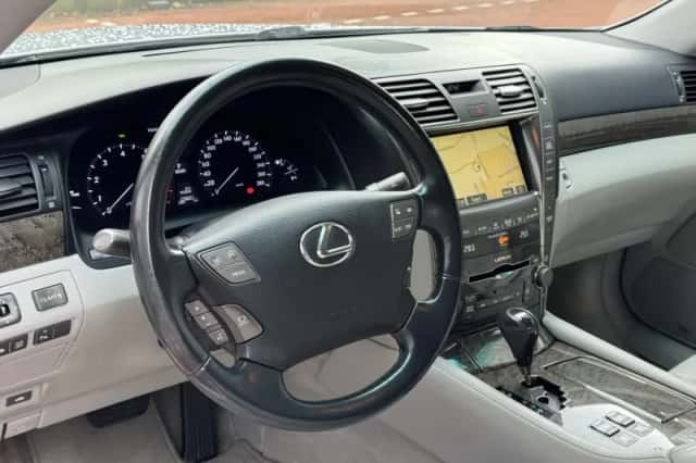 Lexus LS (2008) thumbnail 3