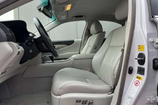 Lexus LS (2008) thumbnail 6