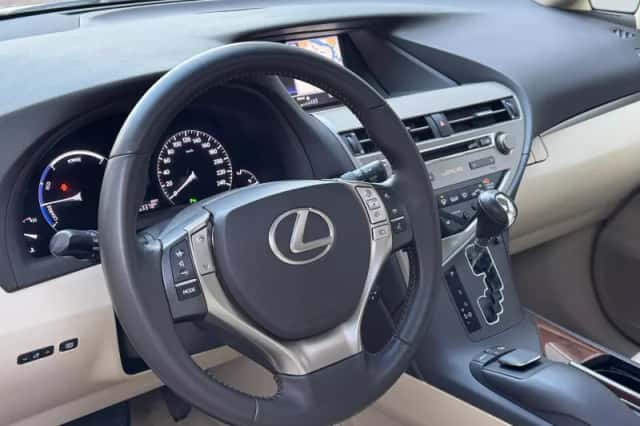 Lexus RX (2013) thumbnail 2