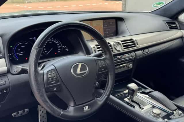 Lexus LS (2013) thumbnail 2