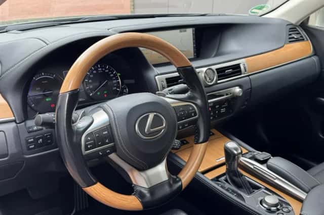 Lexus GS (2016) thumbnail 2