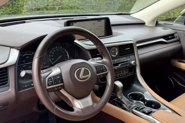 Lexus RX (2016) thumbnail 2
