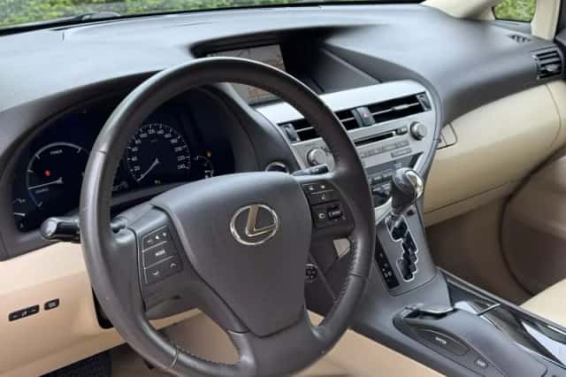 Lexus RX (2010) thumbnail 2