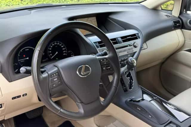 Lexus RX (2010) thumbnail 2