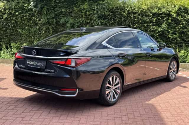 Lexus ES (2020) thumbnail 3