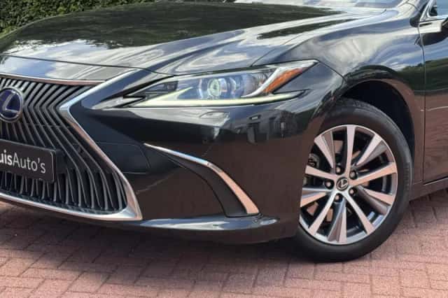 Lexus ES (2020) thumbnail 5