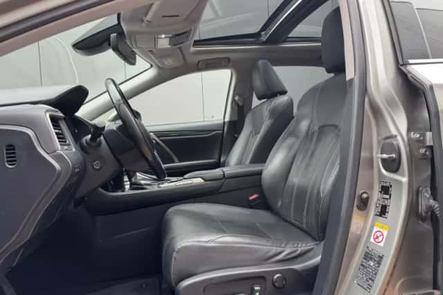 Lexus RX (2016) thumbnail 2