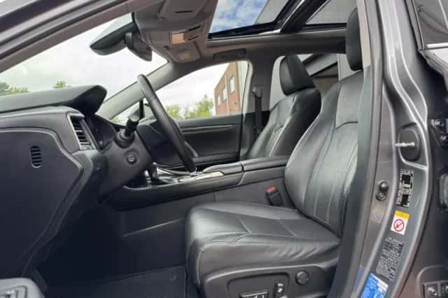 Lexus RX (2016) thumbnail 2