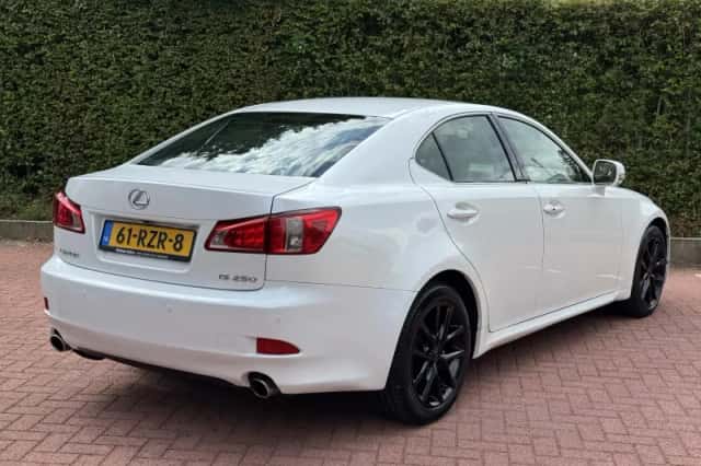 Lexus IS (2011) thumbnail 6