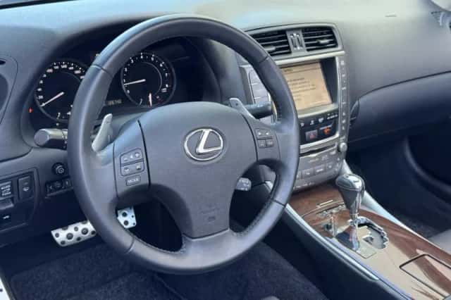 Lexus IS (2010) thumbnail 6