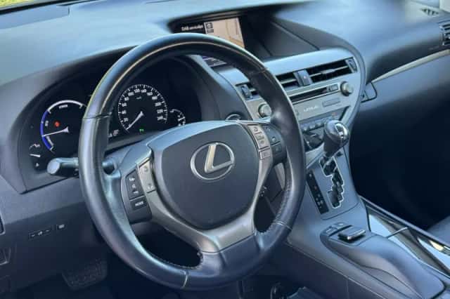 Lexus RX (2015) thumbnail 2