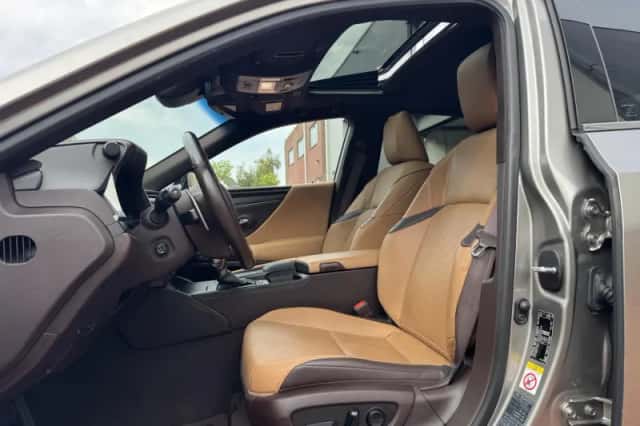 Lexus ES (2020) thumbnail 5
