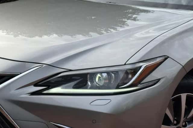 Lexus ES (2020) thumbnail 6