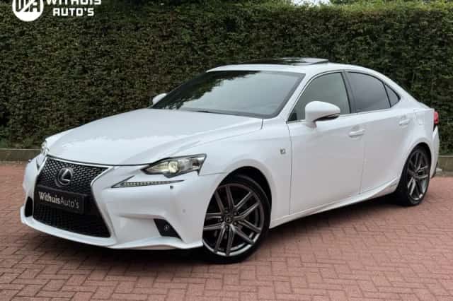 Lexus IS (2015) thumbnail 1