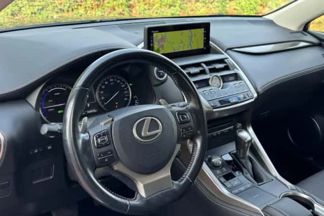 Lexus NX (2018) thumbnail 2