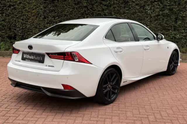 Lexus IS (2014) thumbnail 2