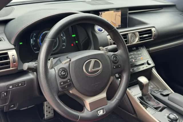 Lexus IS (2014) thumbnail 3