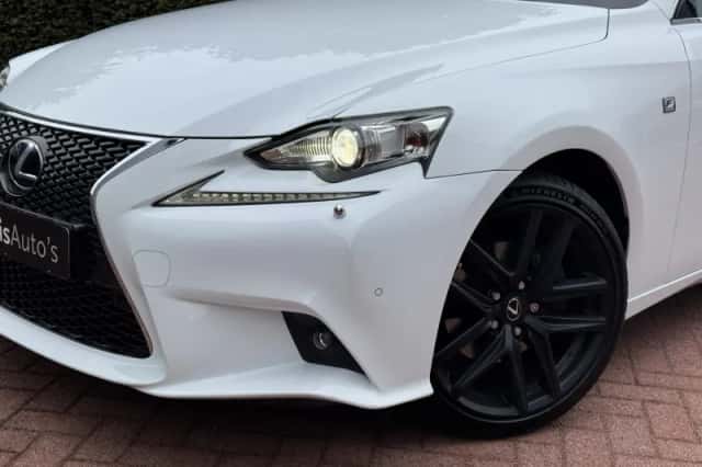 Lexus IS (2014) thumbnail 6