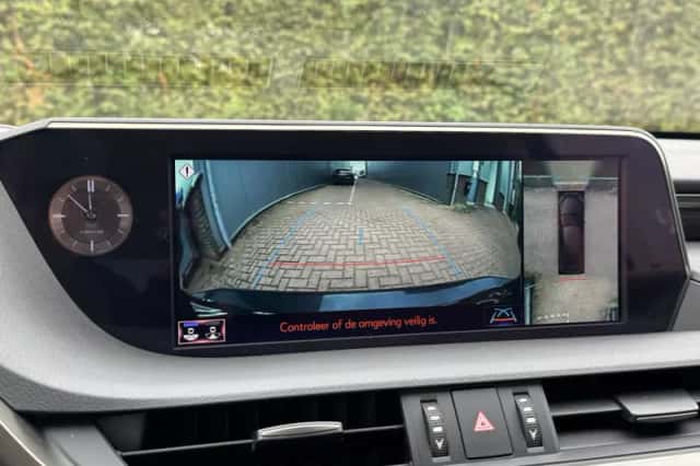 Lexus ES (2019) thumbnail 3