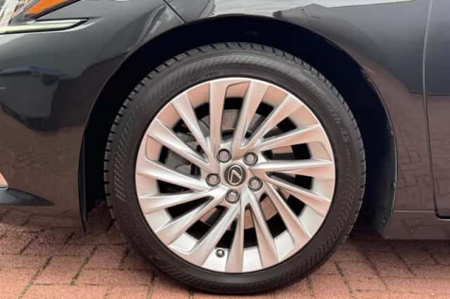 Lexus ES (2019) thumbnail 5