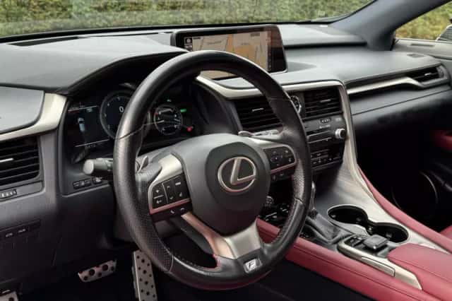 Lexus RX (2018) thumbnail 2