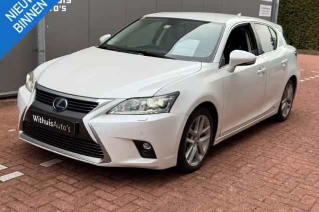 Lexus CT (2014) thumbnail 1