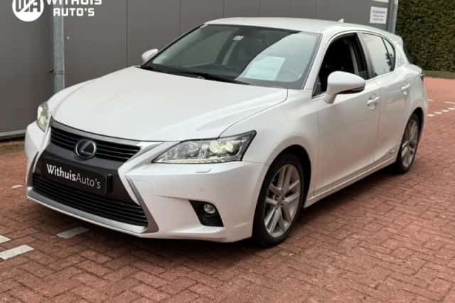 Lexus CT (2014) thumbnail 1