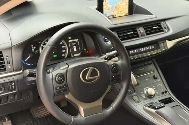 Lexus CT (2014) thumbnail 2