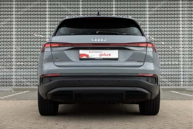 Audi Q4 e-tron (2024) thumbnail 6